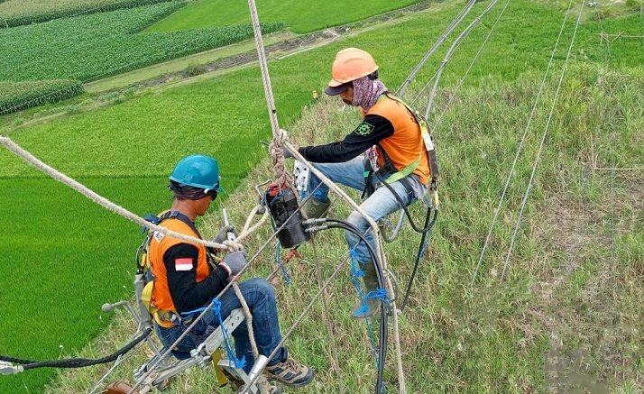 Terus Perbaiki Kualitas Kelistrikan, PLN UIT JBM Lakukan Rekonduktoring SUTT 150 kV