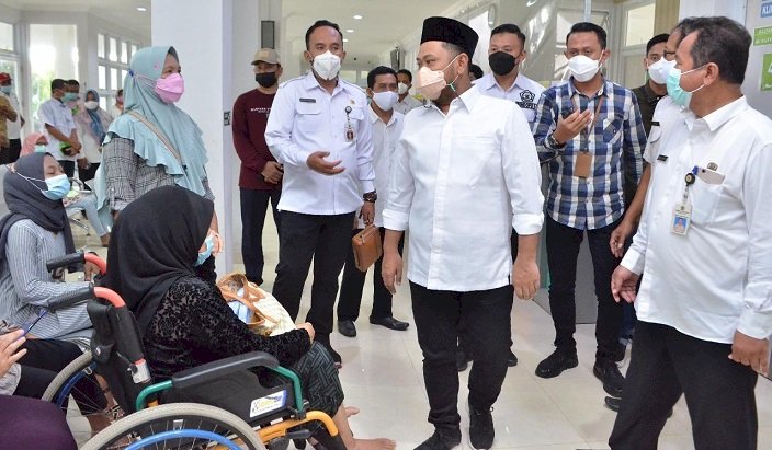 Kunjungi RS Umar Mas'ud Bawean, Bupati Gus Yani Pastikan Sudah Ada 5 Dokter Spesialis