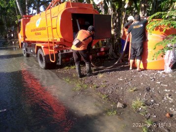 BPBD Banyuwangi Bantu Air Bersih dan Makanan Warga Terdampak Banjir