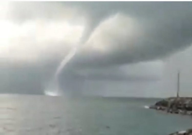 Angin Puting Beliung Muncul di Pantai Boom Banyuwangi