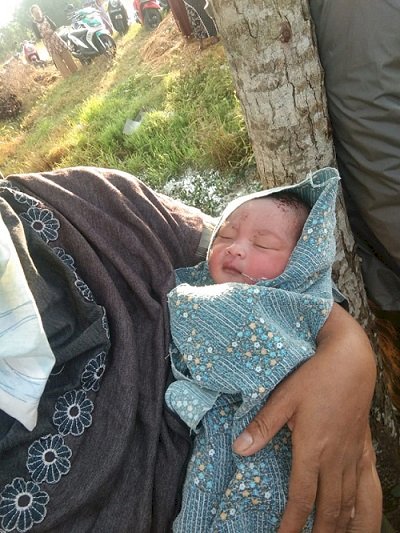 Warga Temukan Bayi Laki-laki di Pondok Sawah Pinggir Jalan Raya