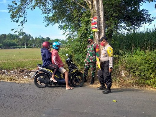 Cegah Klaster Wisata, Polsek Senduro Himbau Prokes dan Bagi-Bagi Masker