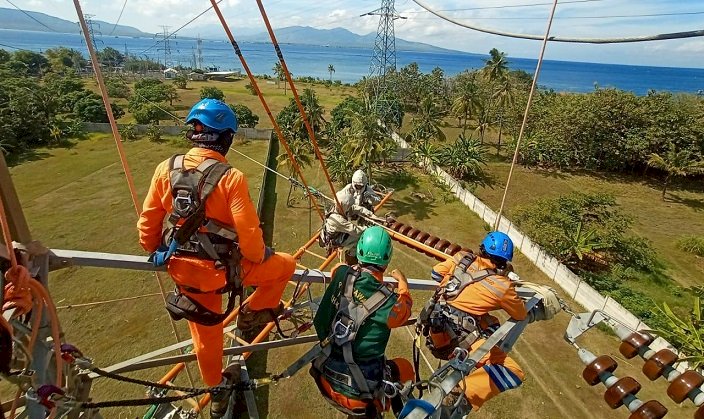 Amankan Suplai Listrik ke Bali, PLN UIT JBM Lakukan Pemeliharaan SUTT