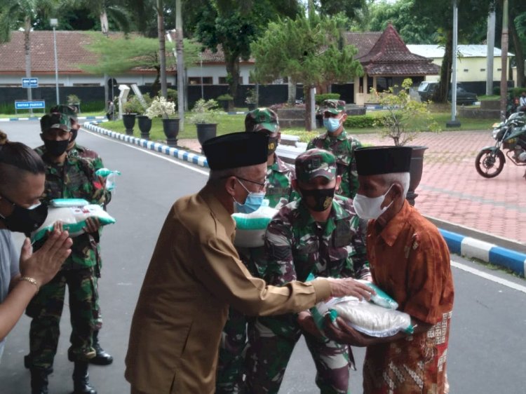 Serahkan Bansos Yayasan Budha Tzu Chi, Bupati Salwa Berharap Kesejahteraan Masyarakat Meningkat