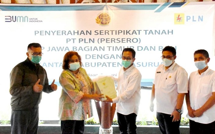 Sinergi di Tengah Pandemi, BPN Serahkan 105 Sertipikat Asset PLN di Pasuruan