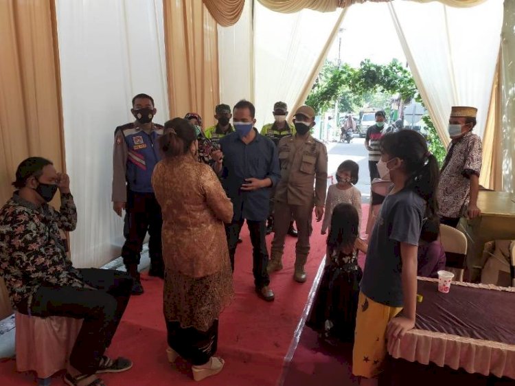 Satgas Bubarkan Hajatan Nikah di Taman Sidosrjo