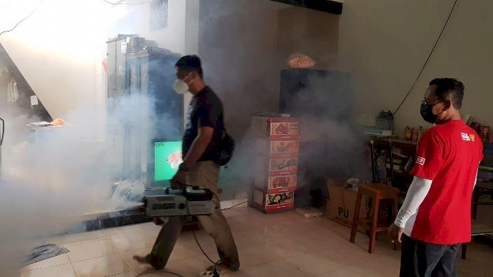 Relawan Jurnalis Fogging Warga Perumahan