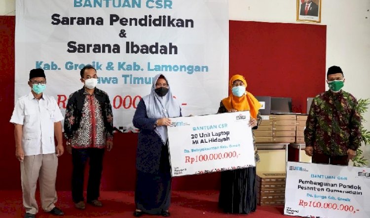 SIG Salurkan Bantuan 30 Laptop dan Pembangunan Sarana Ibadah 