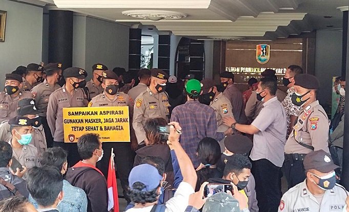 Demo Bansos di DPRD Tuban, Pendemo Sweeping dari Ruangan ke Ruangan, Kosong