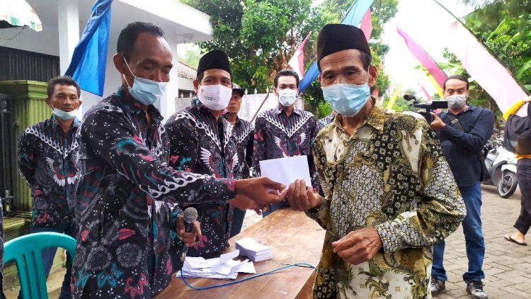 Pundi Amal Desa Bagikan Ratusan Bansos