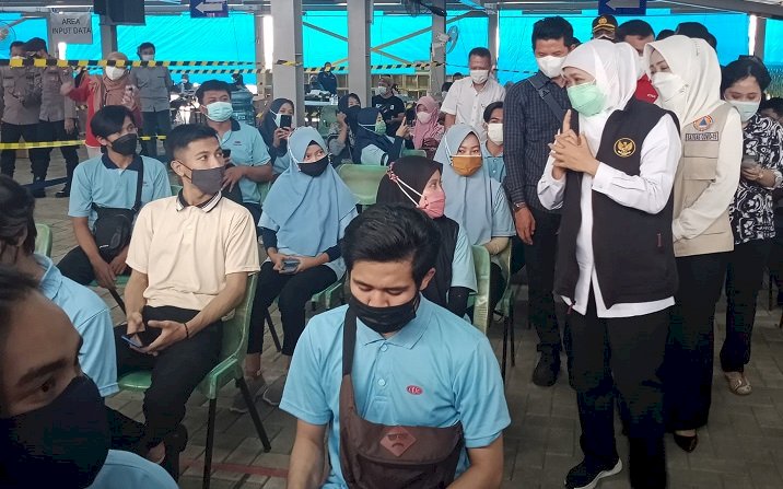 Gubernur Khofifah Janjikan 10.000 Vaksin bagi Industri di Mojokerto