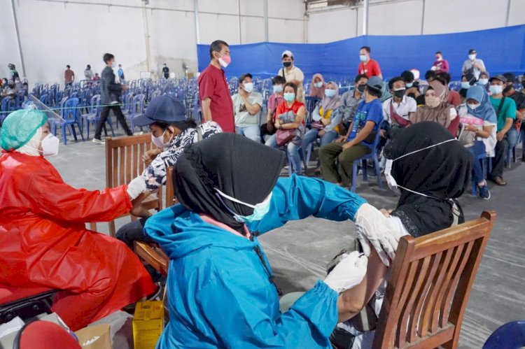 Pantau Vaksinasi Merdeka Semeru di Tambak Sawah