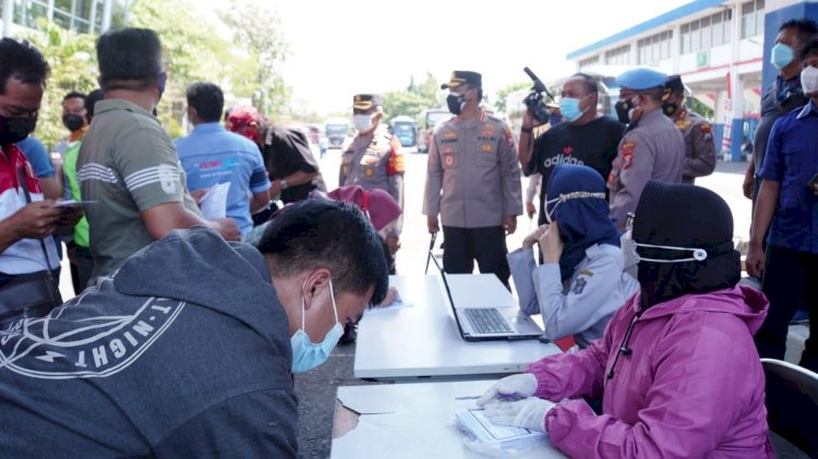 Gencarkan Aplikasi Peduli Lindungi, Vaksinasi di Terminal Purabaya