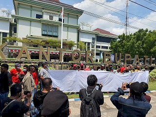 ukung KPK OTT Bupati Probolinggo, LSM Lira Galang 10.000 Tanda Tangan Masyarakat