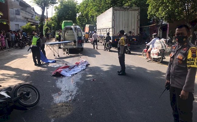 Tragis, Karyawan Klenteng Tuban Dilindas Truk Trailer