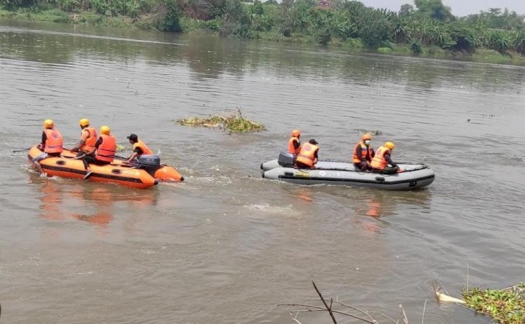 Nekat Cari Ikan, Pemancing Hanyut di Brantas