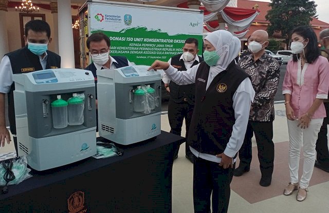 Khofifah Terima Bantuan 150 Oxygen Concetrator dari AGRI