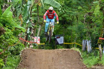 Diguyur Hujan, Banyuwangi Ijen Geopark Downhill Makin Seru