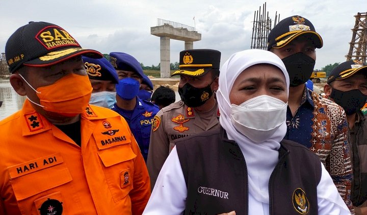 Gubernur Sampaikan Duka Cita,  Beri Santunan Ahli Waris Laka Penyebrangan Perahu di Tuban - Bojonegoro