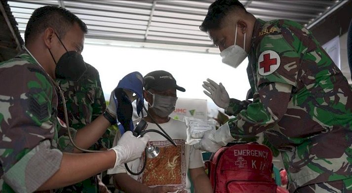 Kesdam V Brawijaya Dirikan Posko Kesehatan 24 Jam di Titik Terparah Banjir Bandang Kota Batu
