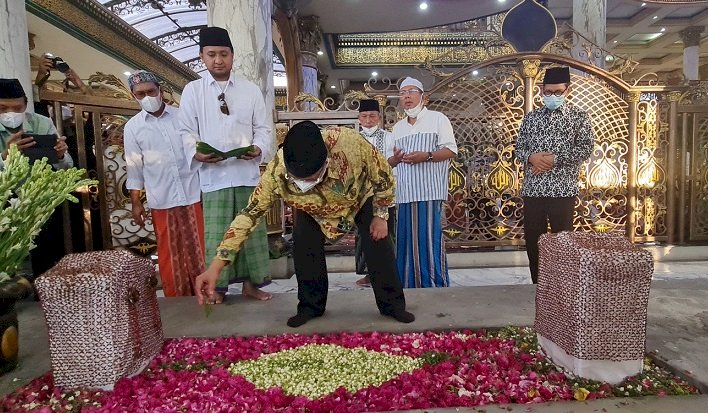 Ziarah ke Maqbaroh Syaikhona Kholil, KH Said: Rohnya Orang Soleh,  Roh Universal