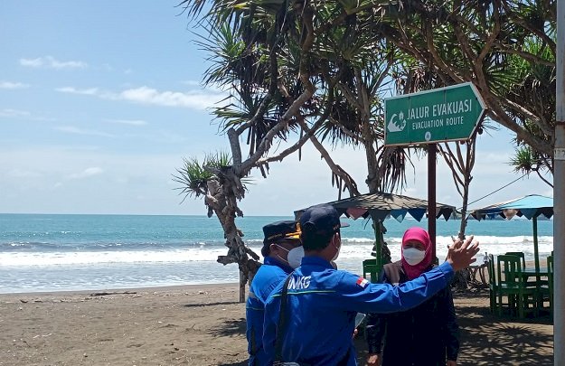 Tinjau Gempa Jember, Khofifah Ajak Pemda perkuat Mitigasi Gempa dan Tsunami