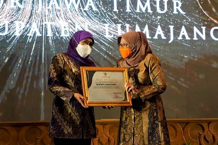 Pemkab Lumajang Terima Penghargaan Impelementasi Perhutanan Sosial