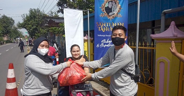 Keluarga Besar Ibu Supatminingsih Gelar Santunan Tahunan, Bagikan 2100 Paket Sembako