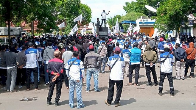 Demo IKSG Tuntut Kenaikan Uang Makan dan Tunjangan Kerja