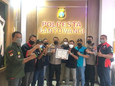 Asli Beri Penghargaan Kepada Kapolresta Banyuwangi