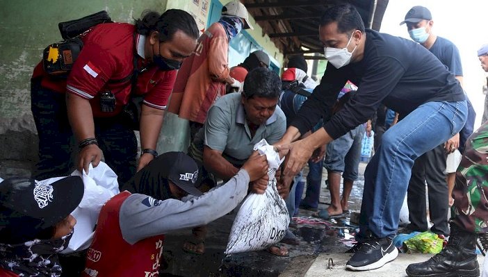 Kerja Bakti Massal Bareng Warga, Wali Kota Eri Ikut Keruk Saluran Air