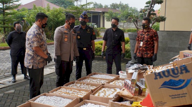 Pengepakan Rokok tanpa Pita Cukai Diungkap Polisi