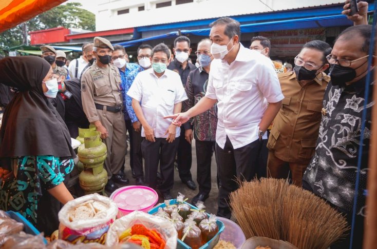 Sidak, Mendag Minta Migor segera Digelontorkan ke Pasar Rakyat