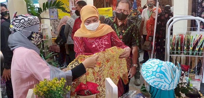 Gubernur Tinjau Pameran Kampung Kreasi di Royal Plasa