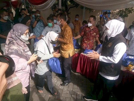 Pemprov Jatim Guyur 2,7 Juta Liter Minyak Goreng ke Pedagang