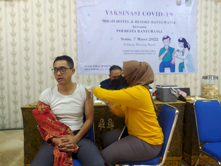 Mirah Hotel Siap Sambut Tamu, Seluruh Karyawan Lakukan Vaksin Boster