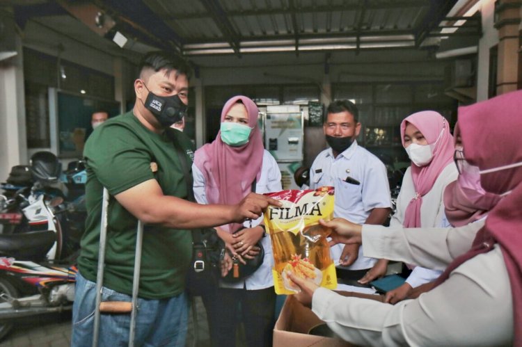 34 Disabilitas Dapat Minyak Goreng Murah di Probolinggo