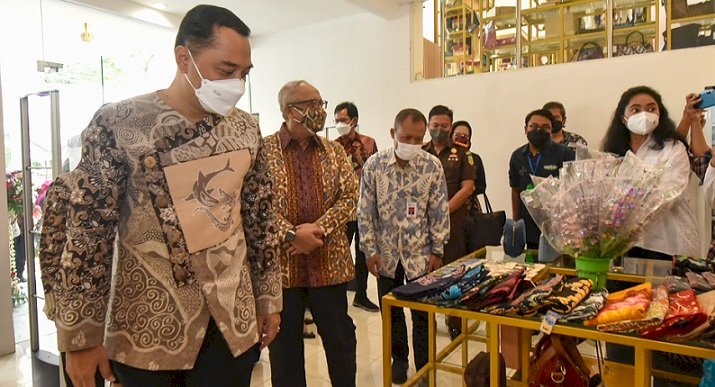 Produk UMKM Berkelas Kota Pahlawan Hadir di Surabaya Kriya Gallery