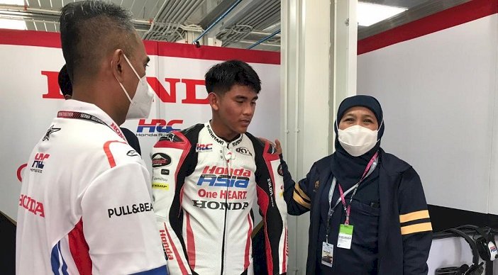 Gubernur Khofifah Beri Ucapan Selamat Atas Dua Poin Pertama Mario Aji Finish di Moto3 GP Mandalika