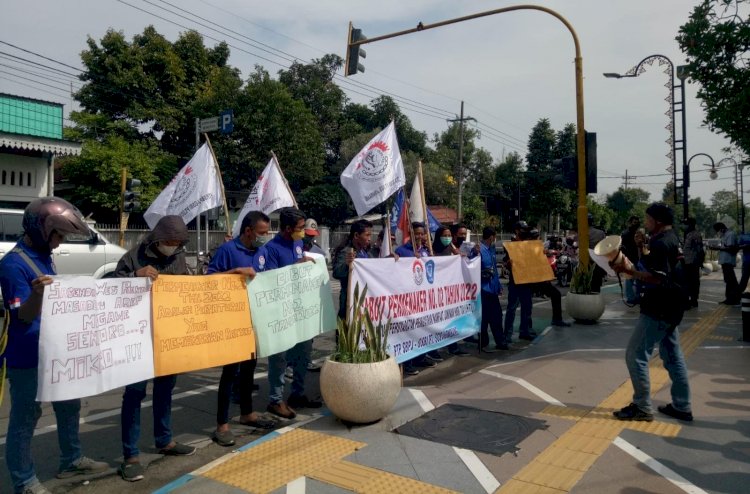 Buruh Jombang Tuntut Cabut Aturan JHT