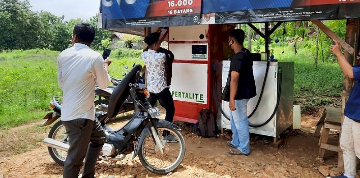 Pom Mini Layaknya ATM  Buatan Anak Desa di Pamekasan, Pelanggan Layani Sendiri 