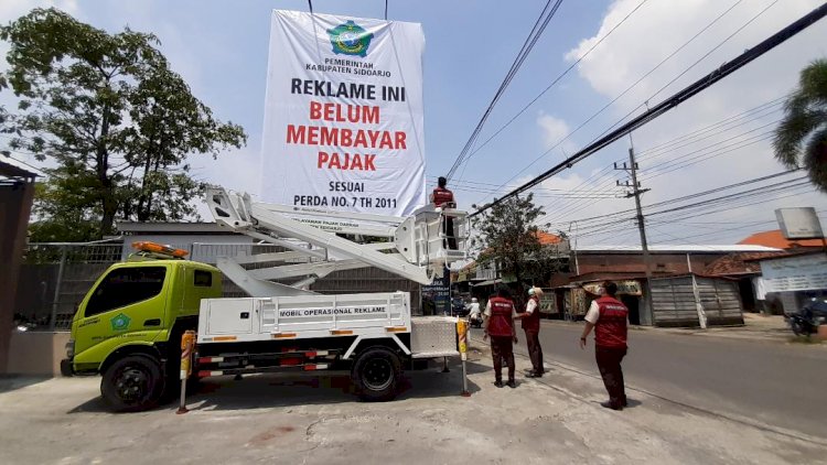 BPPD Tutup Tiga Reklame Ngemplang Pajak