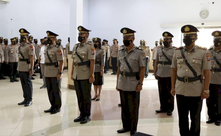 Enam Perwira Baru Sertijab di Polres Jombang