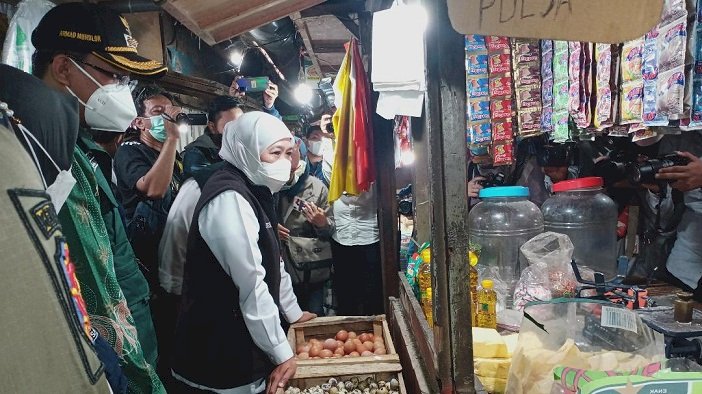 Blusukan ke Pasar, Khofifah Pastikan Suplai dan Harga Bahan Pokok Bulan  Ramadan Stabil Kecuali Minyak Goreng Curah