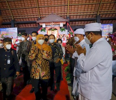 Di Perayaan Dharma Santi  Tahun Baru Saka 1944, Gubernur Khofifah Sampaikan Pesan Terus Jaga Alam dan Kelestariannya