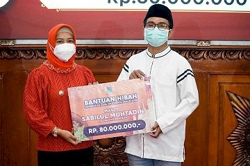 Untuk Mewujudkan Kesejahteraan di Kota Mojokerto, Ning Ita Walikota Mojokerto Gelontorkan Dana Hibah Sebesar 6 Miliar 970 Juta Rupiah.