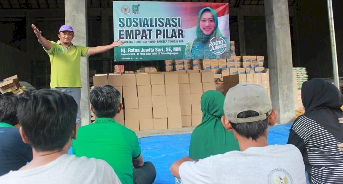 Hj Ratna Juwita Sari Sosialisasi Empat Pilar pada Buruh