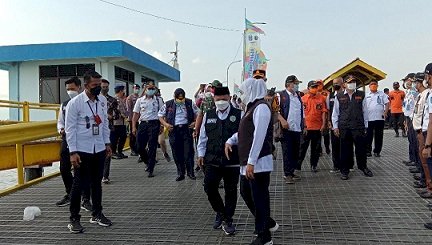 Gubernur Khofifah Pantau Arus Mudik Lebaran di Pelabuhan Jangkar