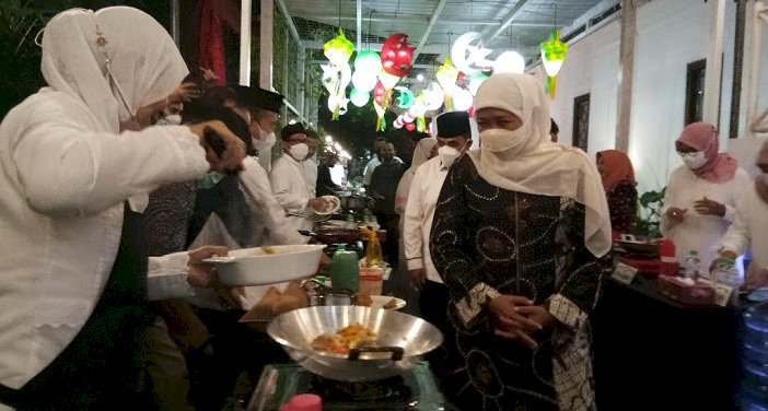 Gubernur Khofifah Saksikan OPD Masak Aneka Bandeng