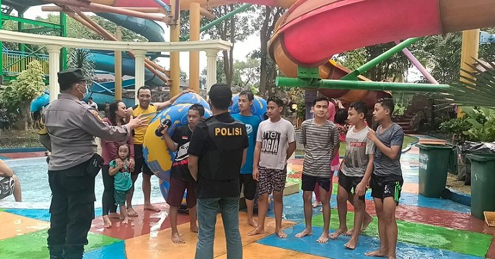 Polres Gresik Datangi Wahana Seluncuran, Minta Pengunjung Jaga Keselamatan